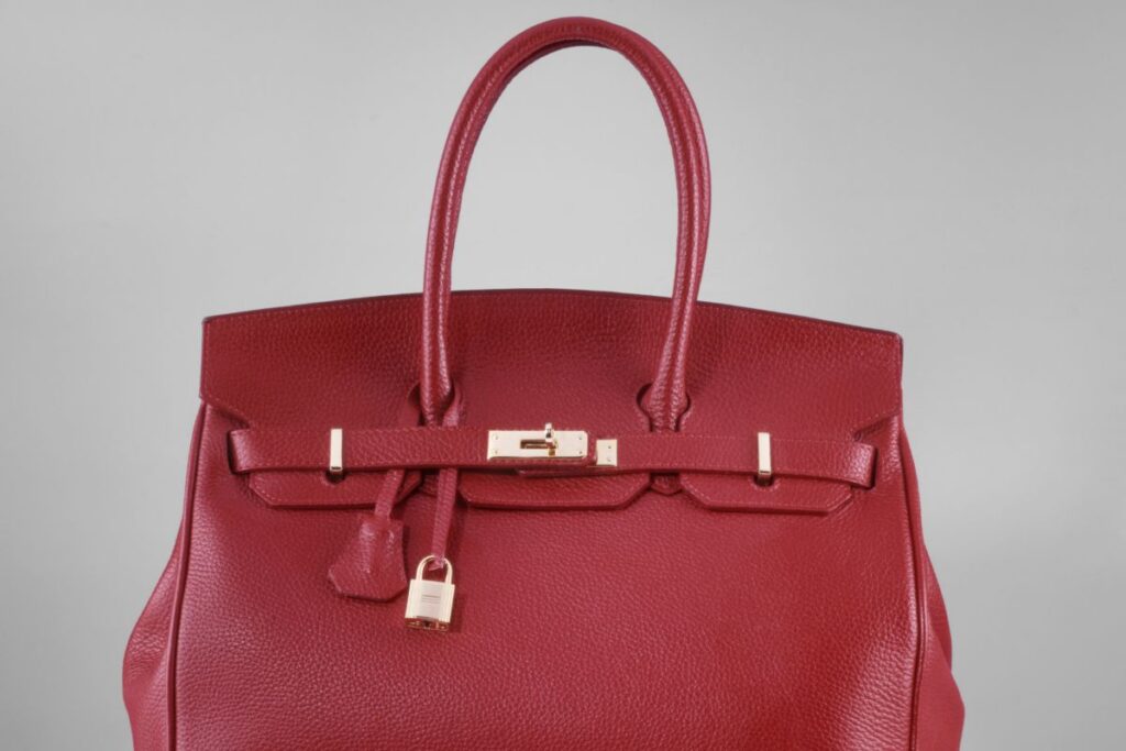 The Hermès Birkin bag is more than a luxury accessory; it's a symbol of prestige that has captivated fashion lovers and collectors since its debut in 1984.